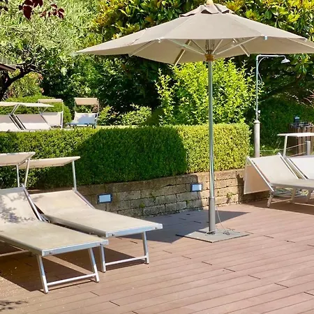 Iris 1 Di Apartman Dongo